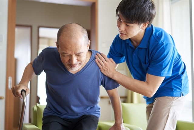 介護している男性