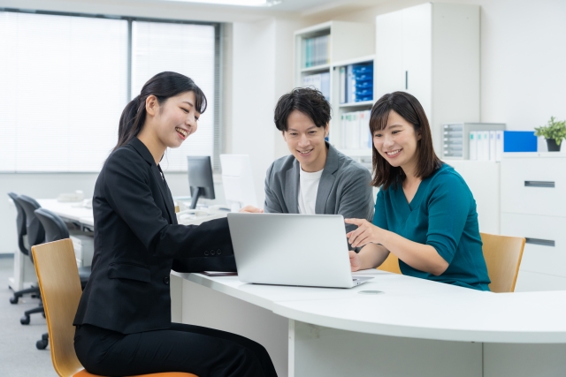 PCとスタッフ3名