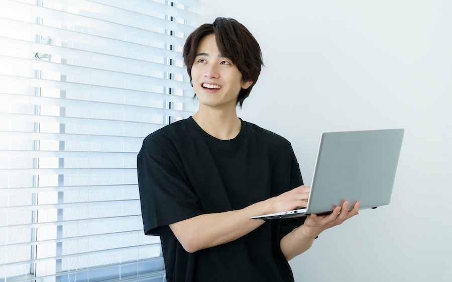 笑顔の男性